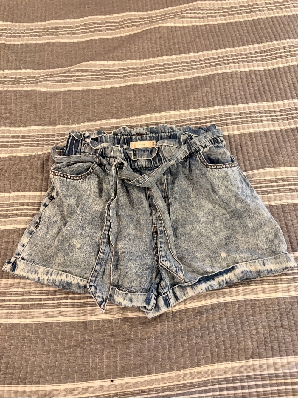 Tgla Light Blue Paperbag Waist Denim Shorts Women’s Medium